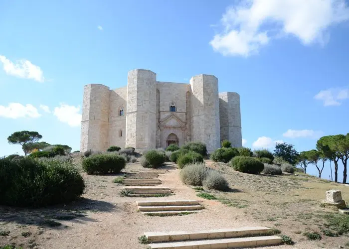 Picture of iconic Castel del Monte in Puglia